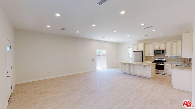 Building Photo - 7252 Glade Ave