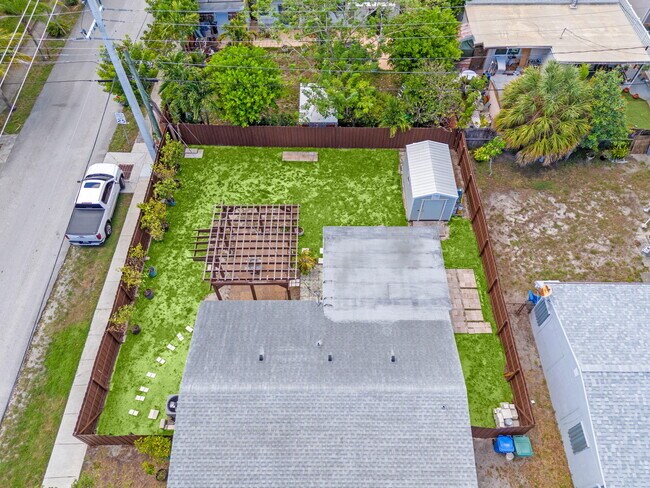 Building Photo - 5341 N Andrews Ave