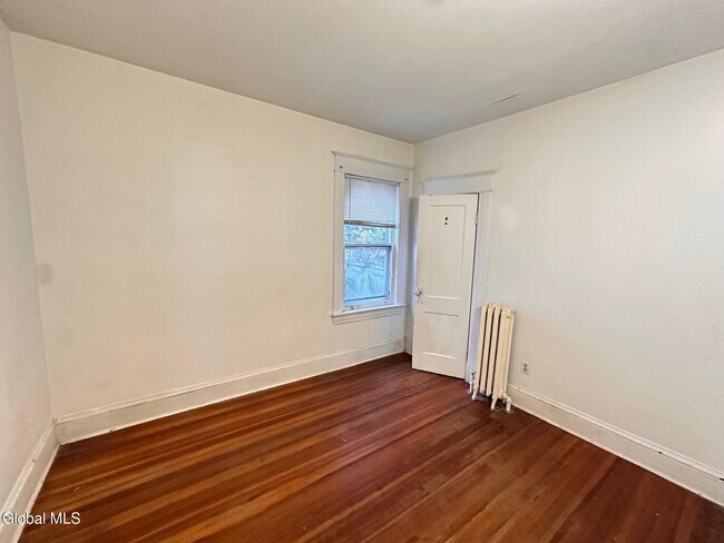 Building Photo - 864 Myrtle Ave