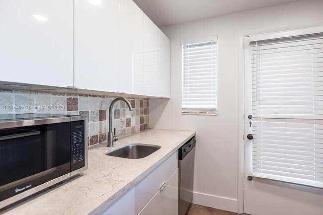 Building Photo - 1732 Meridian Ave