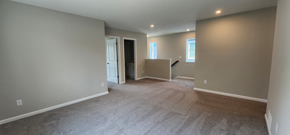 Building Photo - 1515 100th Ave NW