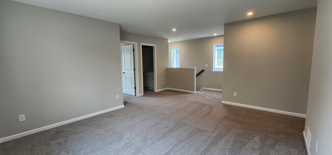 Building Photo - 1515 100th Ave NW