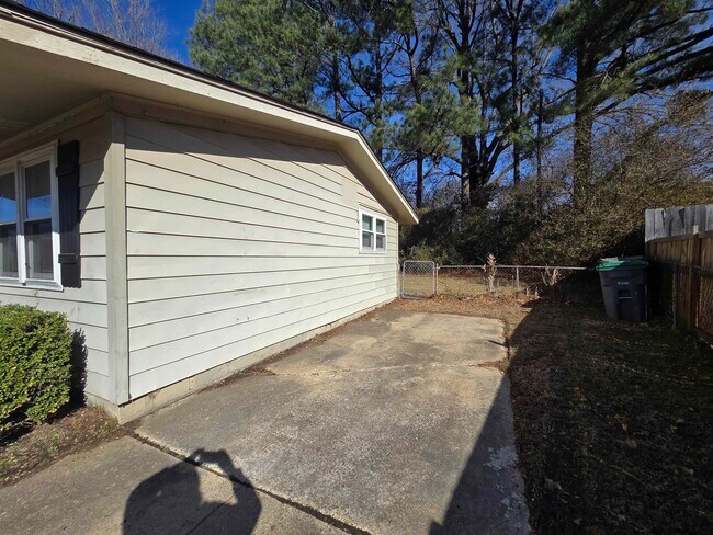 Building Photo - 4638 Appleville St