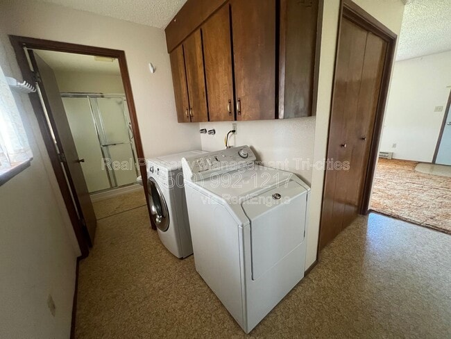 Building Photo - 5210 W Henry St