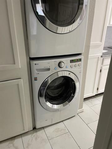 Building Photo - 9831 W Walnut St