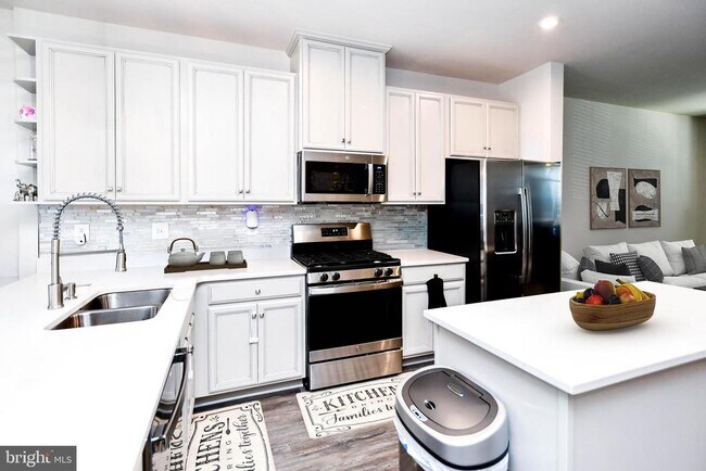 Building Photo - 7205 Sprouse Ct