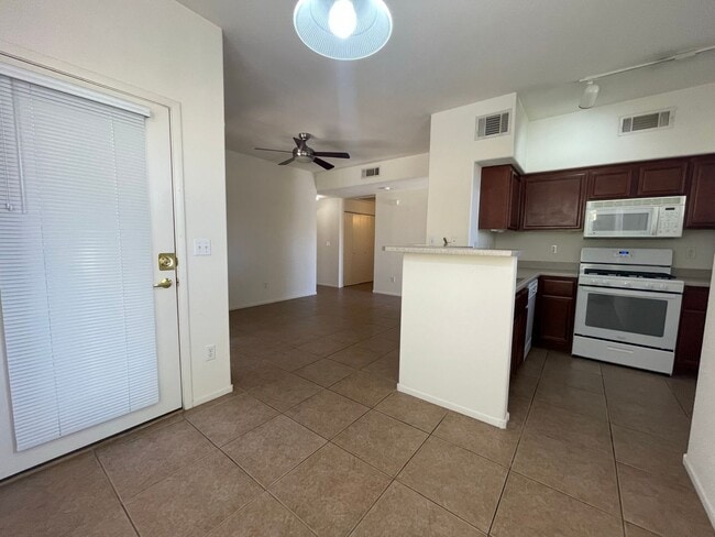 Building Photo - First Floor Condo Unit in Gated Community!