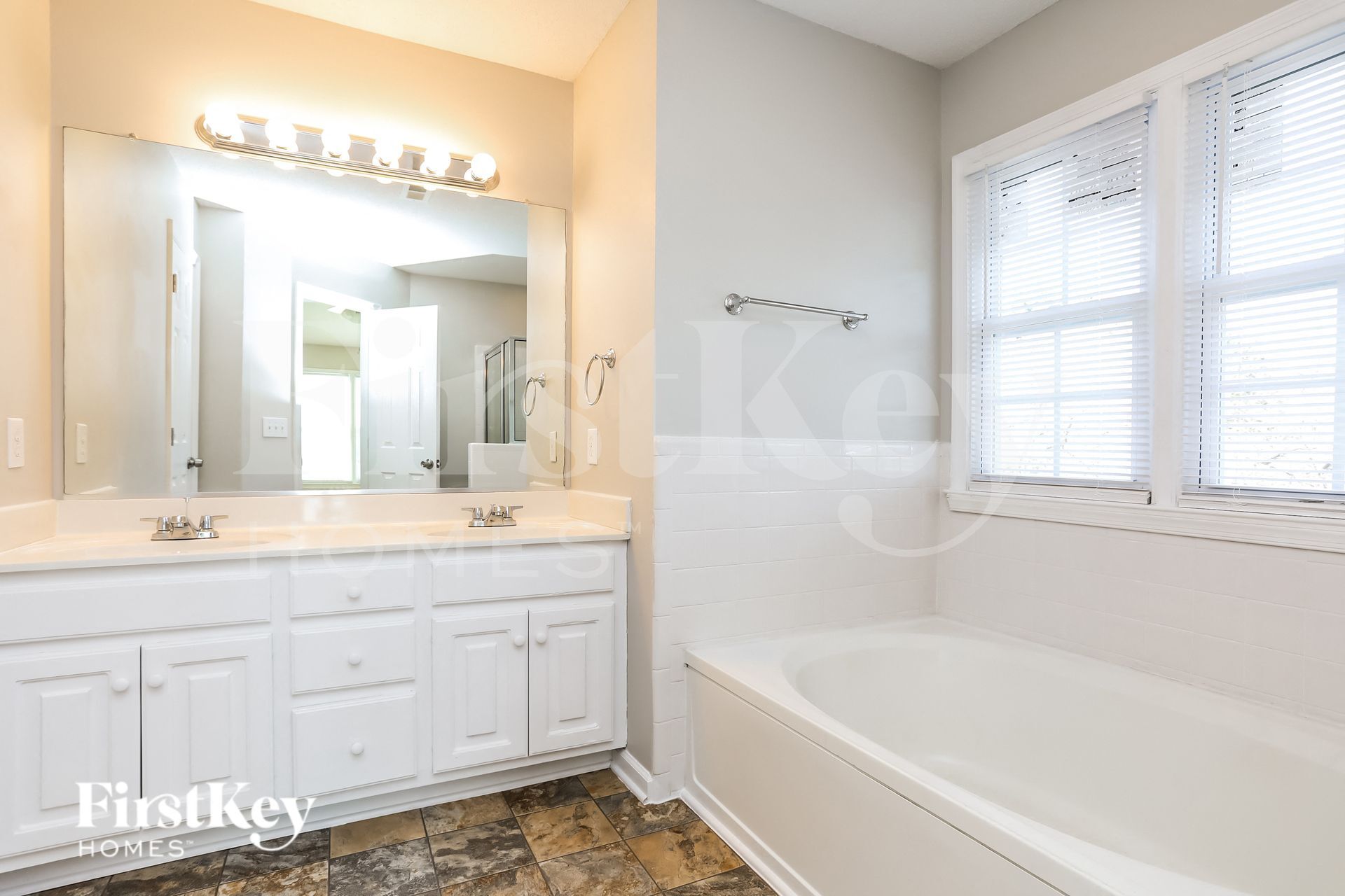 Building Photo - 4906 Riding Ridge Dr