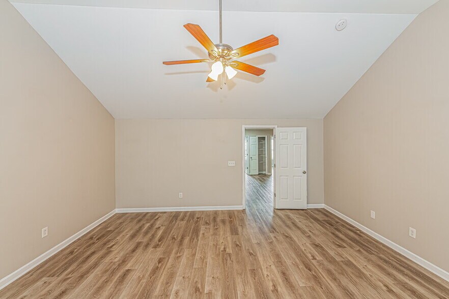 Building Photo - 1549 Pebble Ridge Dr