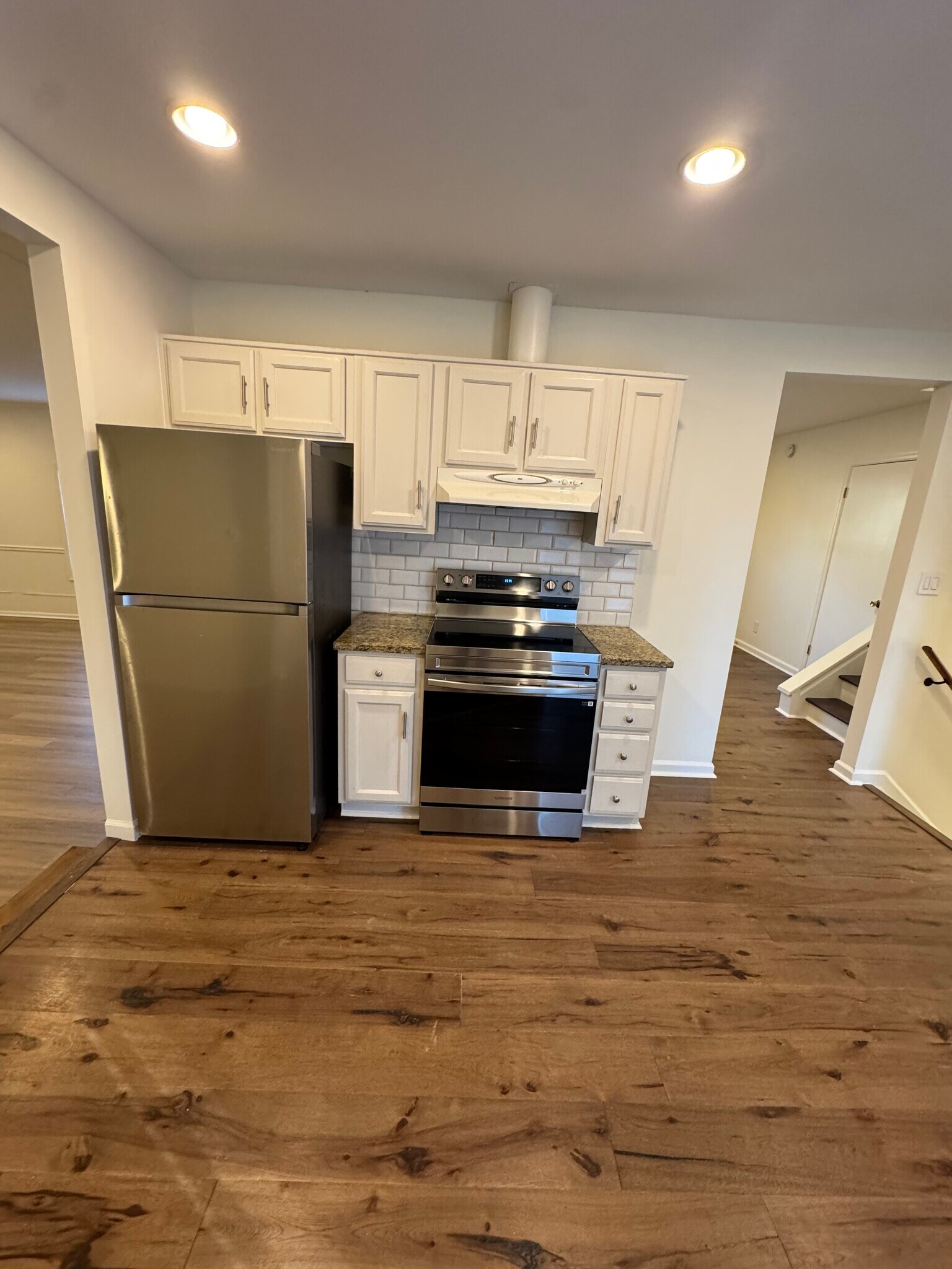 Building Photo - 114 Woodglen Dr