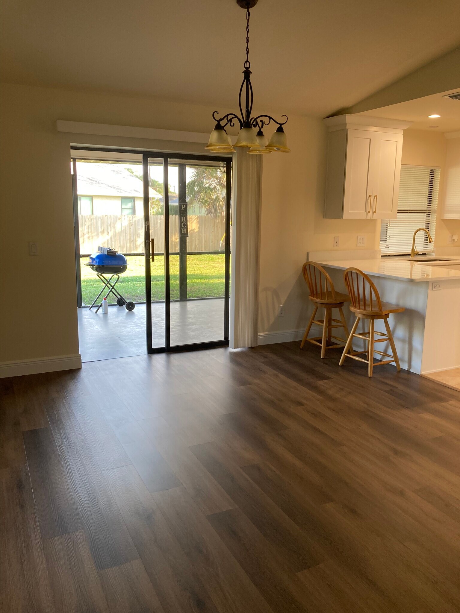 Dining Area and Kitchen Bar - 901 SE 29th St
