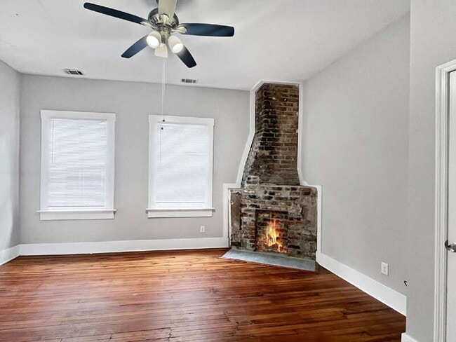 Building Photo - 1012 E Park Ave