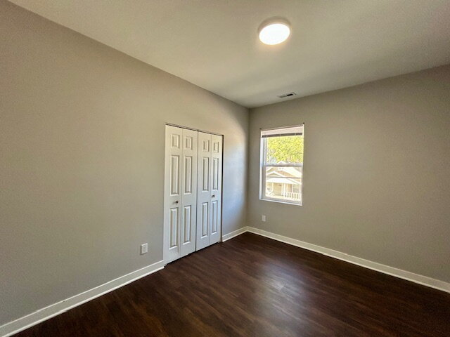 Building Photo - **SPECIAL** $250 OFF 2ND MONTH'S RENT** 3 Bedroom 2 Bath Duplex in the Heart of Indianapolis