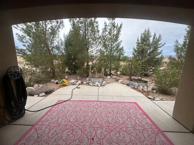 Building Photo - Stunning Sun River, Single-Level Home with...