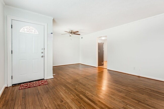 Building Photo - Updated 3 Bedroom, 1 Bath Home in Casa View