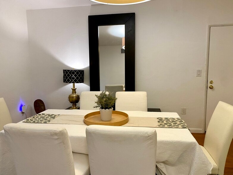 Building Photo - 500 NE 62nd St