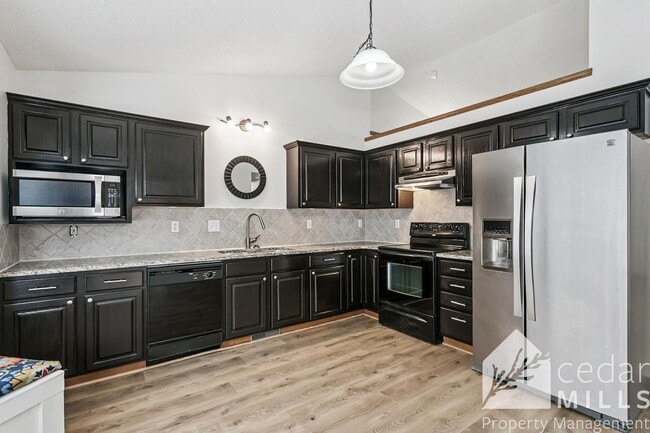 Building Photo - 2315 N Brandon Cir