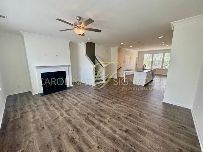 Building Photo - Fantastic 3BR/2.5BA Townhome located in Th...