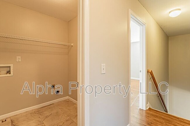 Building Photo - 204 Pope Ln