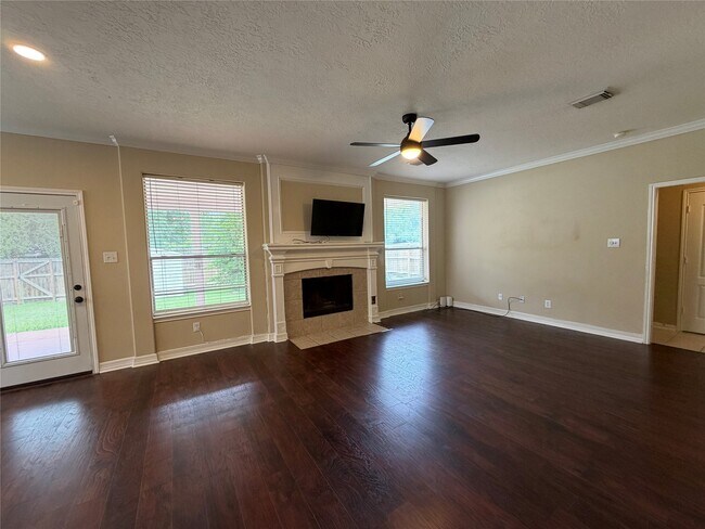 Building Photo - 1113 Shadowbend