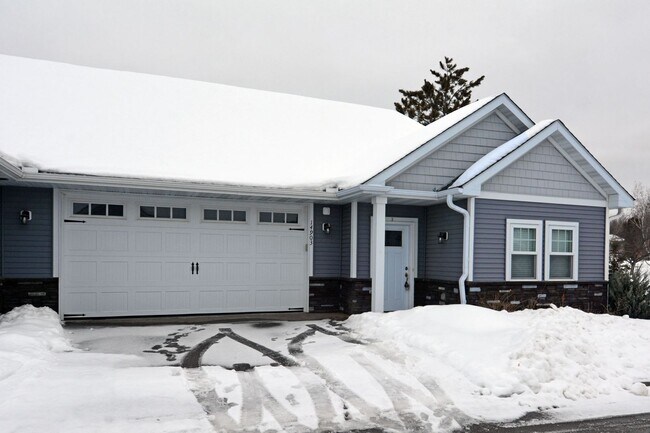 Building Photo - Beautiful 3 BD / 2.25 BA townhome in Rosemount!