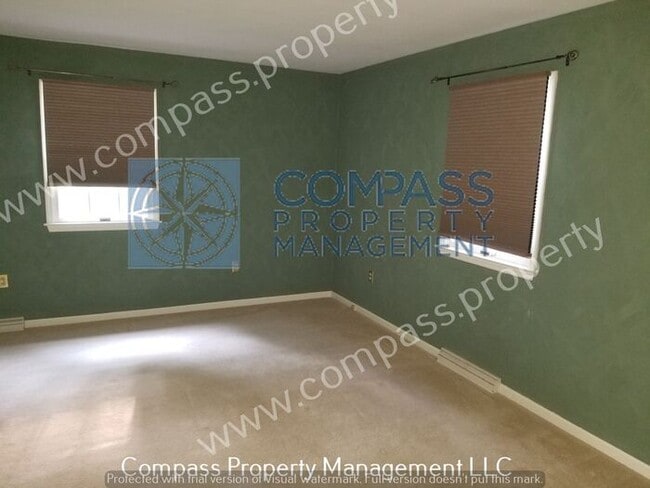 Building Photo - $2495 - 3 Bed Farm House on a Large Peacef...
