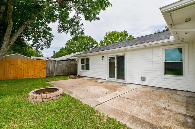 Building Photo - 6622 Kearney Dr