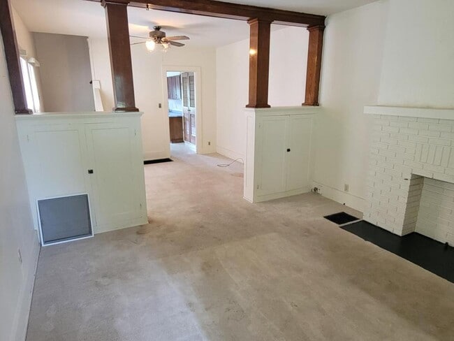 Building Photo - 1053 Highland Ave