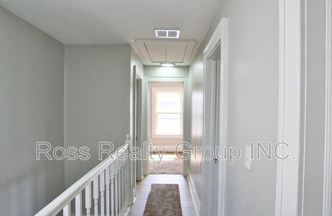 Building Photo - 635 Milton St