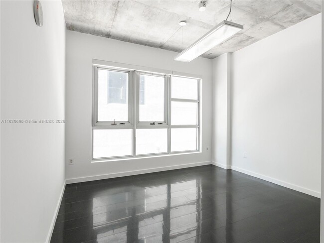 Building Photo - 3449 NE 1st Ave