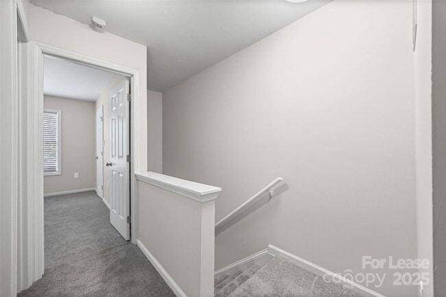 Building Photo - 704 Heritage Pkwy