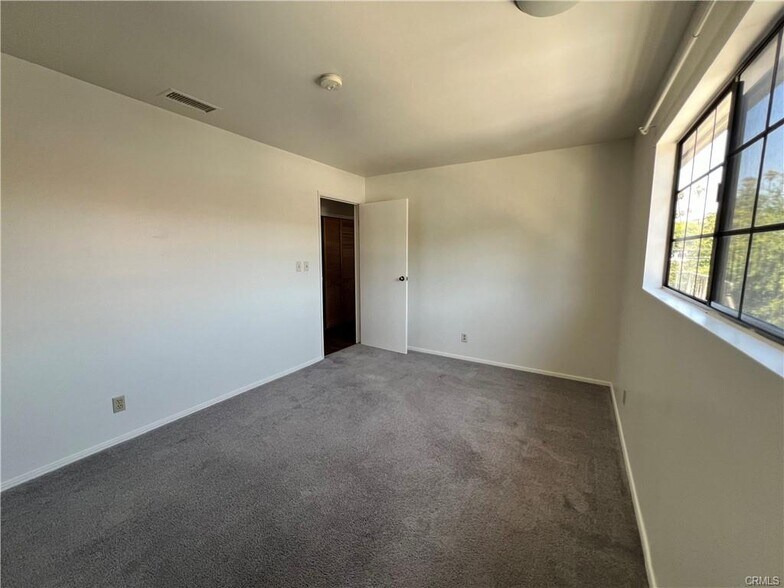 Building Photo - 5034 Templeton St