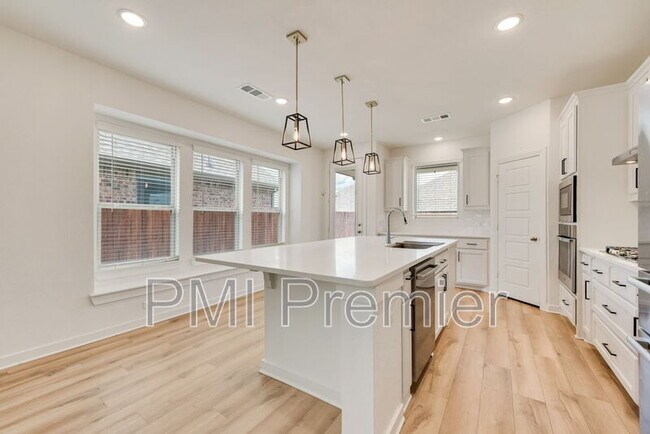 Building Photo - 3948 Mercedes Bend