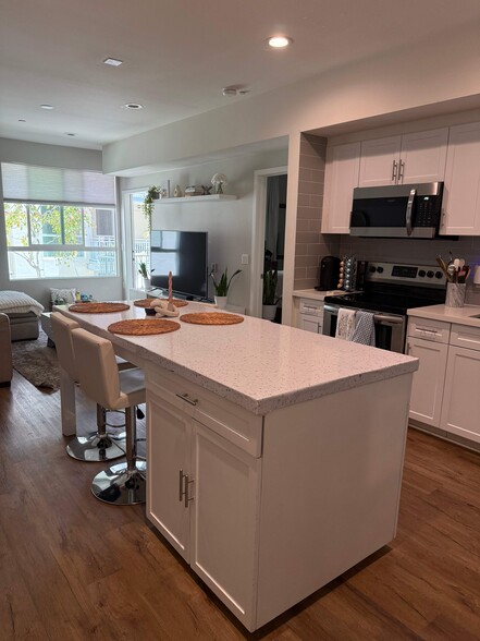 Building Photo - 12655 Bluff Creek Dr