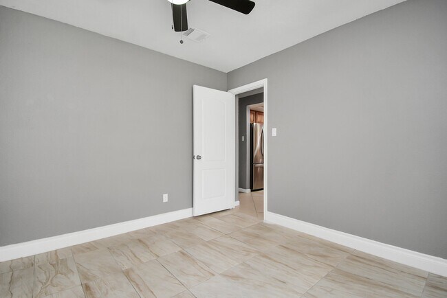 Building Photo - 6439 Hidden Arbor Ln