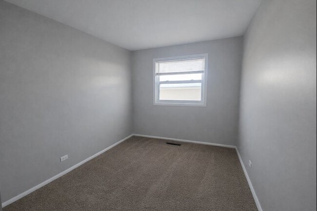 Building Photo - 25151 W Lincoln Dr