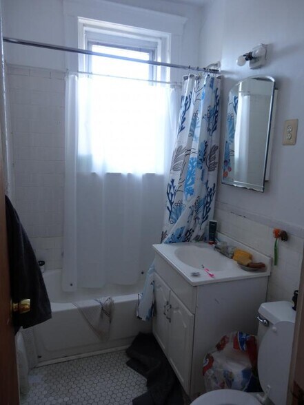 Building Photo - 45 Ashford St