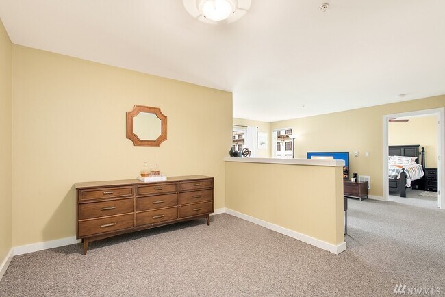 Building Photo - 108 5th Ave S