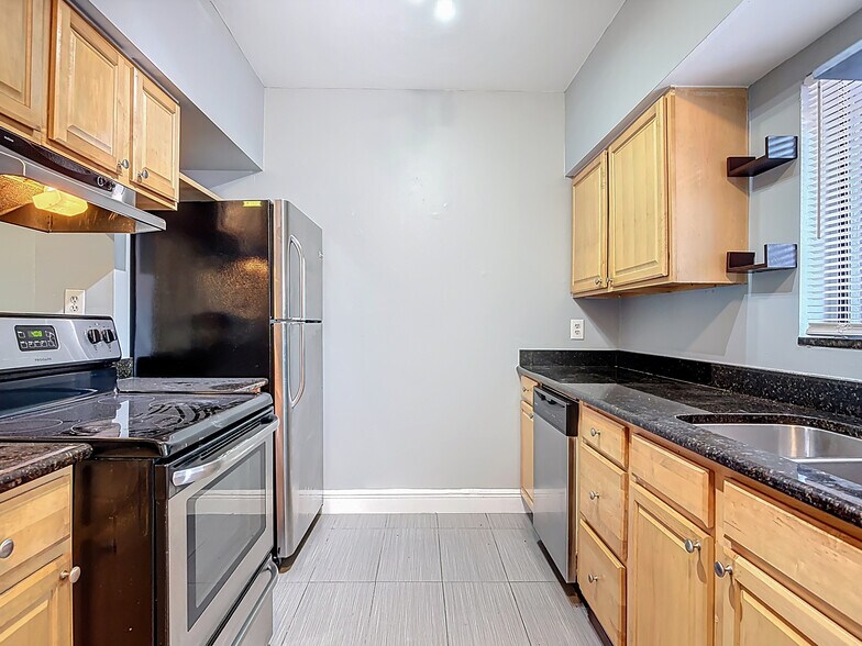 Building Photo - 4711 Capri Plz