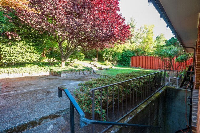 Building Photo - Beautiful Magnolia Brick close to village ...