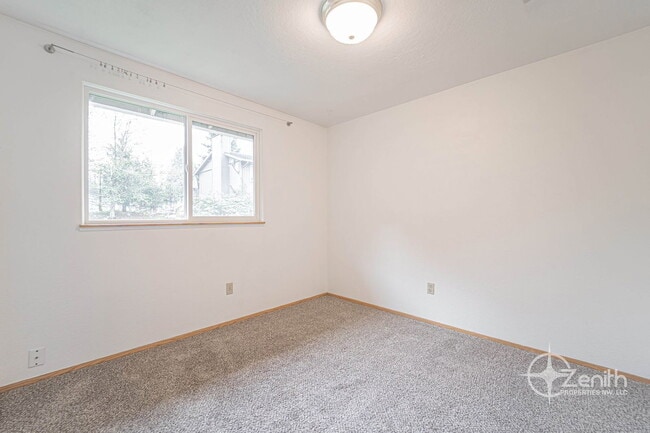Building Photo - 106 W Beacon Hill Dr