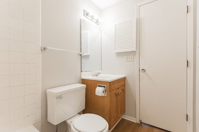 Building Photo - 604 Marine St