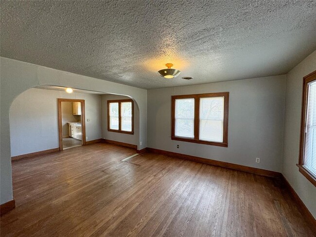 Building Photo - 913 North Blvd