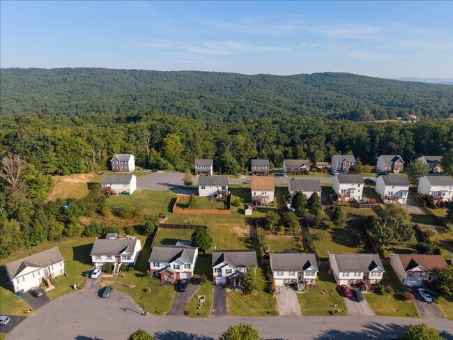 Building Photo - 170 Wistaria Dr