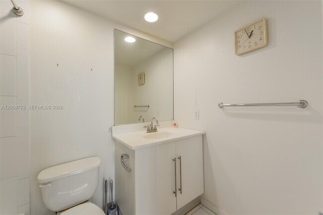 Building Photo - 3001 S Ocean Dr