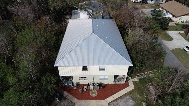 Building Photo - 203 E St-