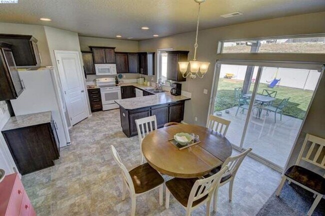 Building Photo - 1710 SW Panorama Dr