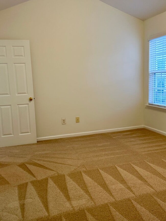 Building Photo - Ballantyne 2-bedroom Townhome ready now!