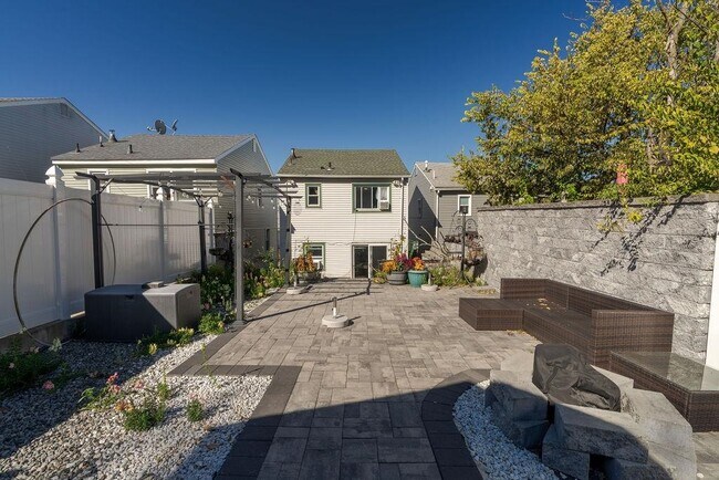 Building Photo - 3508 Givernaud Terrace