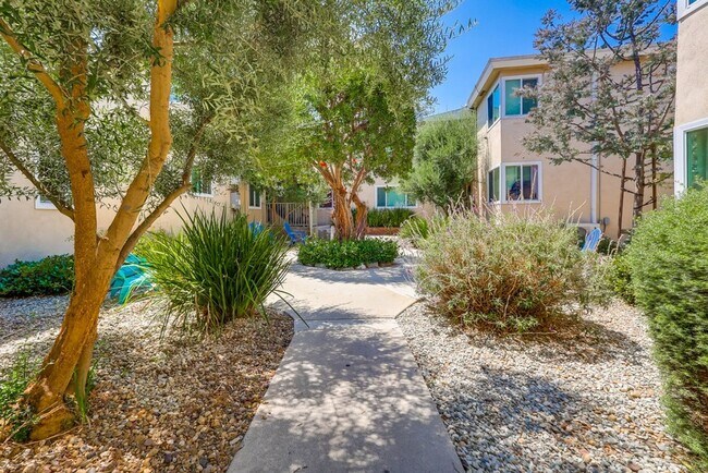 Building Photo - 4111 Somerset Dr